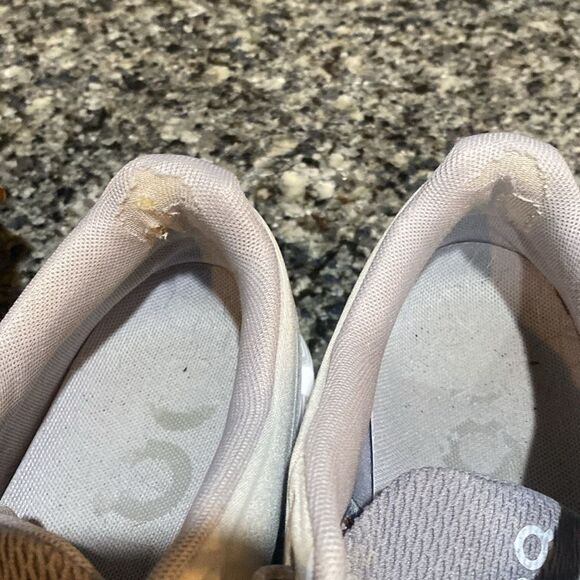 On running cloud 5 all white Women running sneakers Sz 10 - Picture 3 of 4